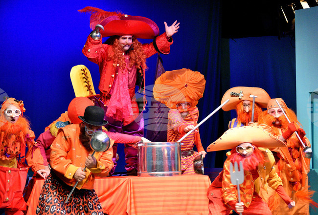 Варна - Държавен куклен театър - премиера - "Питър Пан"