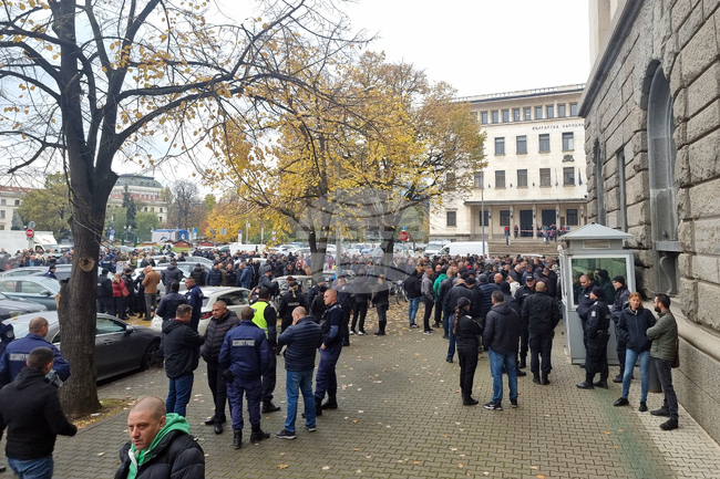 Полицаи - протест