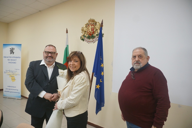 Областна администрация Хасково: Областният управител на област Хасково Гинка Райчева откри кръгла маса „Нови идеи - нови възможности“