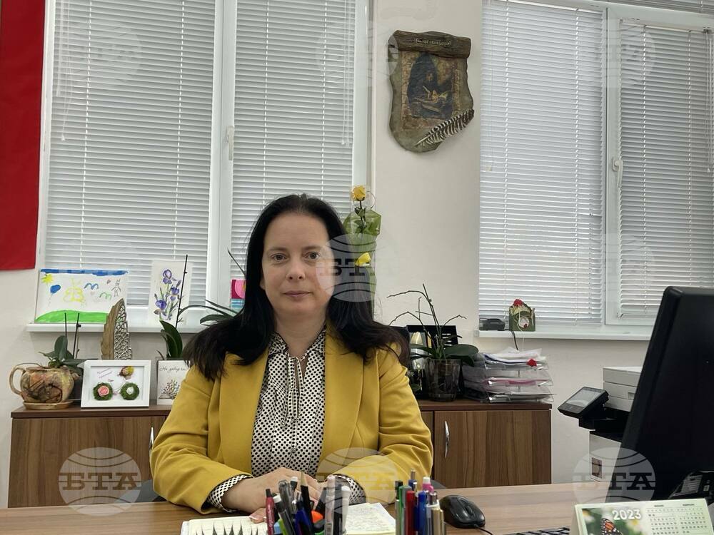 С няколко инициативи казанлъшкото ОУ "Св. Паисий Хилендарски" отбелязва днес 165-ата годишнина от основаването си като светско училище