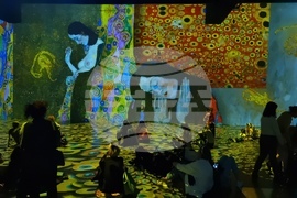 Румъния - компютърна фабрика - медийно изкуство