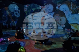 Румъния - компютърна фабрика - медийно изкуство