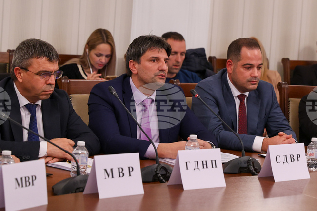 Парламент - Комисията по вътрешна сигурност и обществен ред