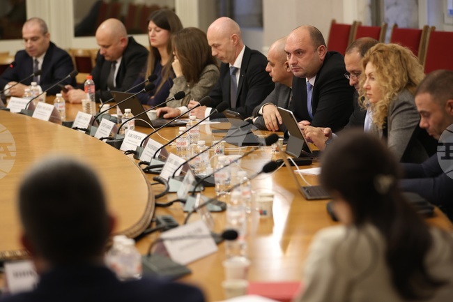 Парламент - Комисия по регионална политика, благоустройство и местно самоуправление