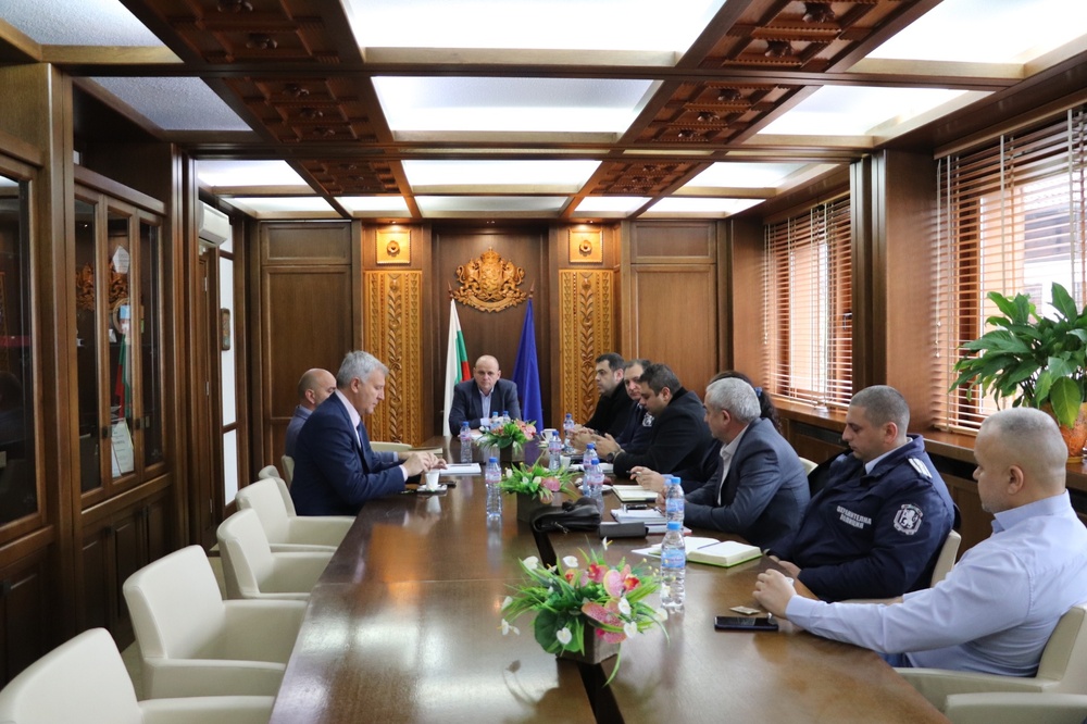 Банско и Разлог, заедно с МВР, ще работят съвместно за осигуряване на безопасен зимен туристически сезон