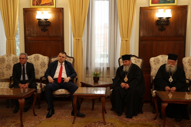 Среща на митрополитите от Св. Синод с председателя на ПГ на ДПС Делян Пеевски
