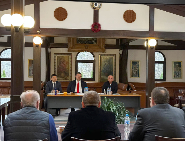 Централното оперативно бюро на ДПС проведе заседание под председателството на почетния председател на партията Ахмед Доган
