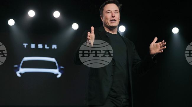 Илон Мъск отавя само абонамента като опция за ползване на пълното самоуправление на автомобилите „Тесла“