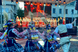 Черна гора - пролетен базар - фолклорни ансамбли