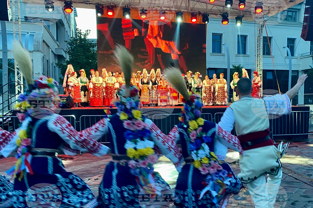 Черна гора - пролетен базар - фолклорни ансамбли