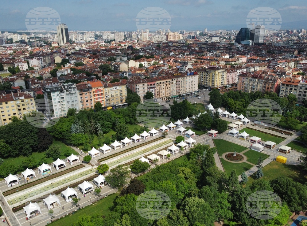 Пролетен базар на книгата