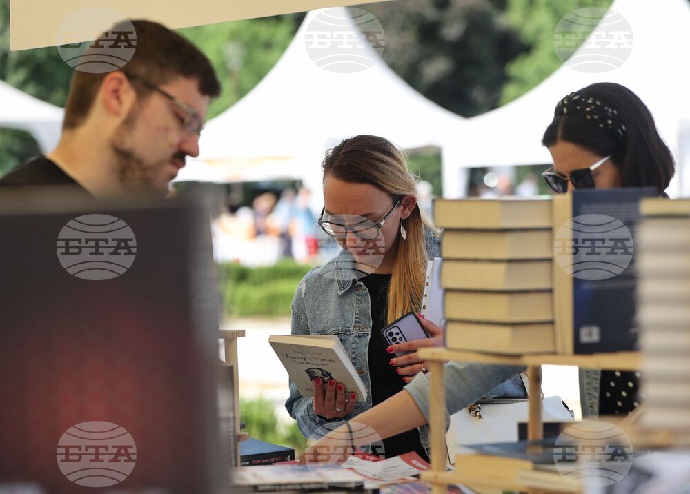 Пролетен базар на книгата