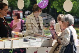 Пролетен базар на книгата