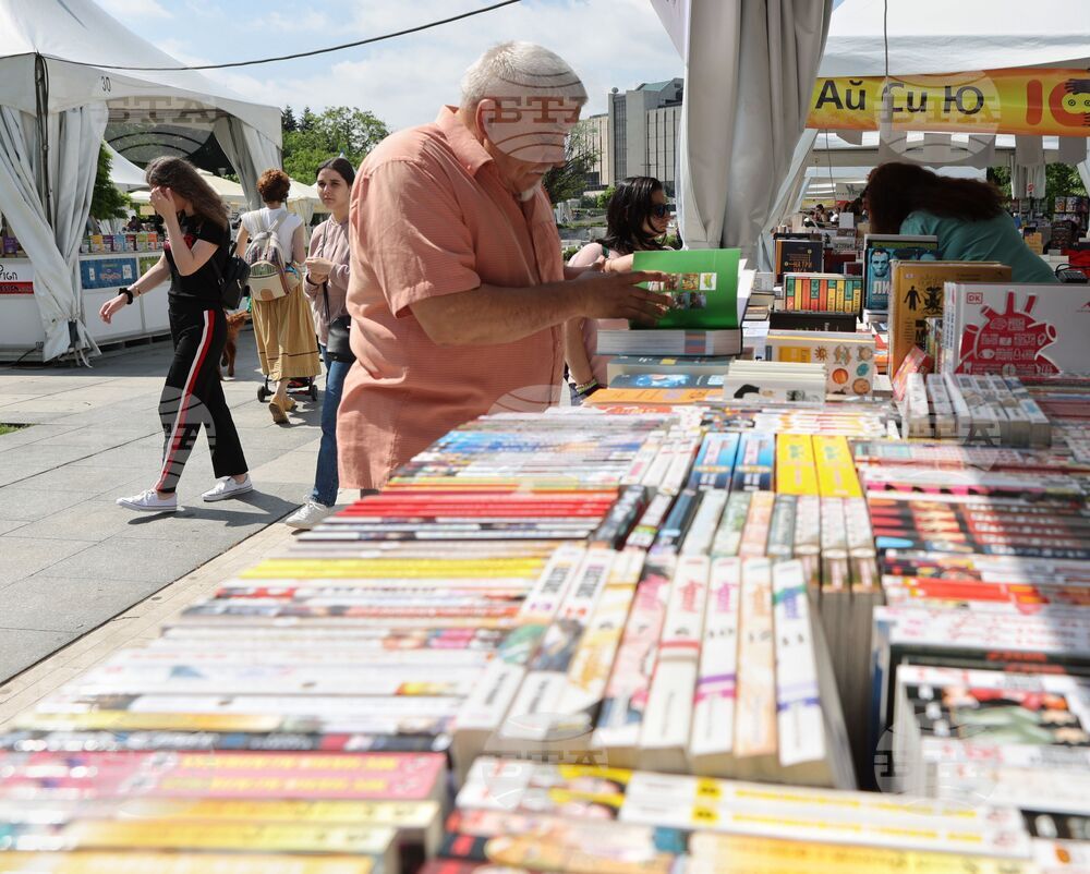 Пролетен базар на книгата