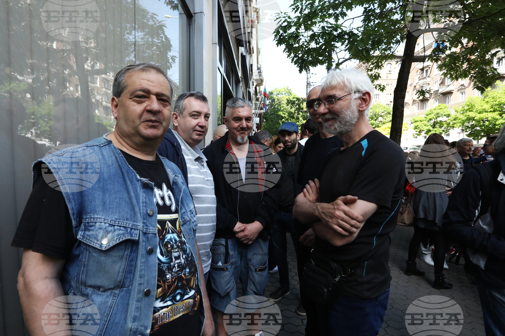 Младежки театър „Николай Бинев“ - протест