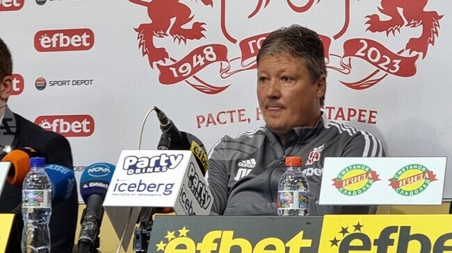 Футболистите и феновете на Валенсия подкрепиха Любо Пенев