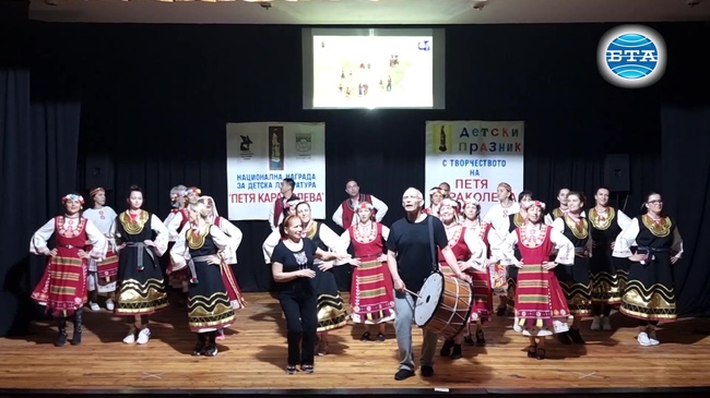 Спектакъл на кърджалийско читалище представя българските ритми и мястото им на Балканите