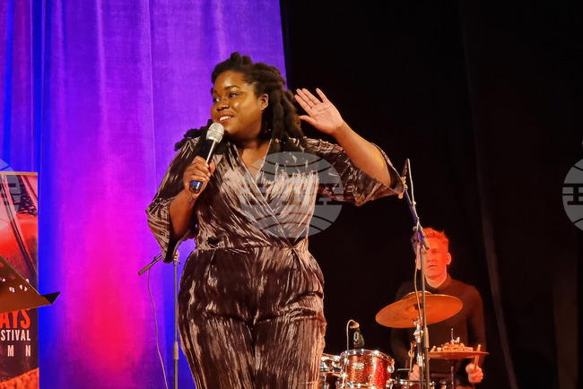 Варна - Зара Макфарлън трио - концерт