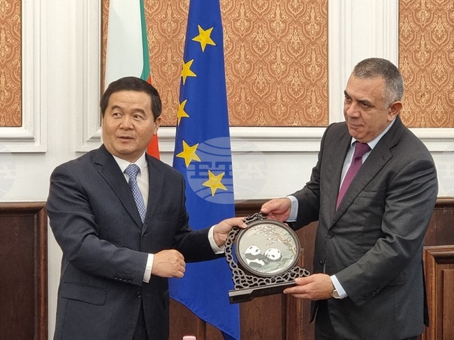 Сливен - Дун Сяоцзюн - посещение