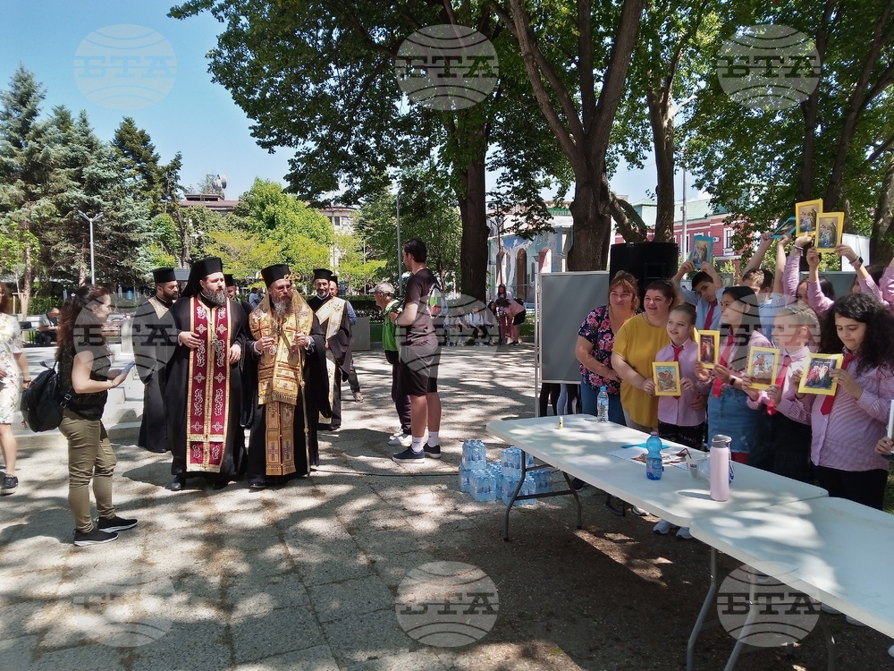 Повече от 250 деца се включиха в Празника на православния дух и традиции в Кюстендил