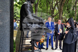 Варна - Шарл Азнавур - паметник - откриване