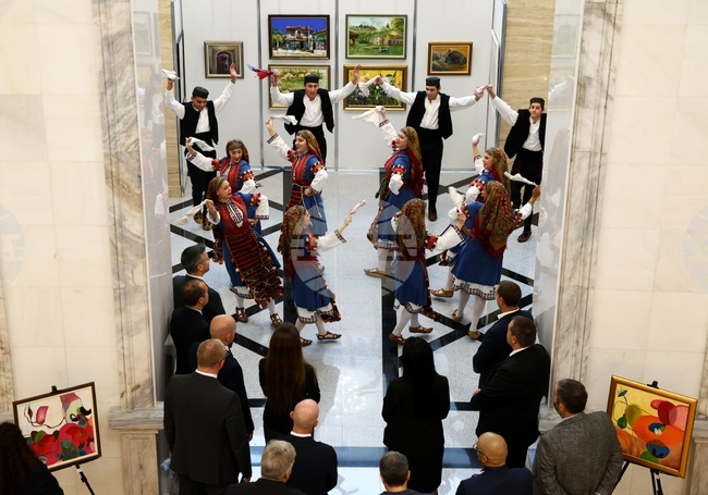 Народно събрание - ученици - танци 