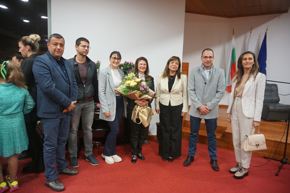 Областна администрация Хасково: Светлана Николова - книга 