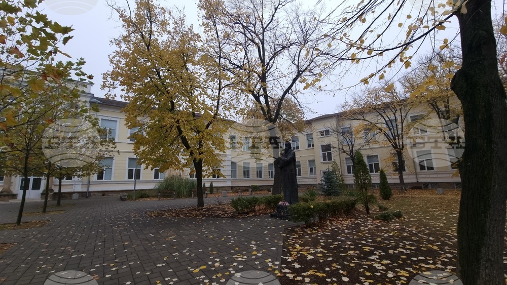 Ловеч - училище - годишнина