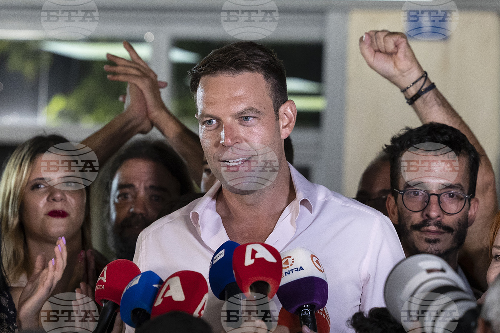 Гръцкият опозиционен лидер Стефанос Каселакис влезе в казармата