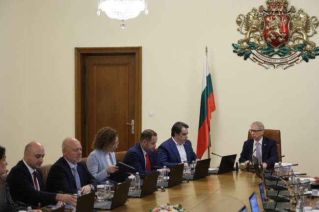 България се ангажира да постигане нулеви емисии от операции на правителството на парникови газове до 2050 г.
