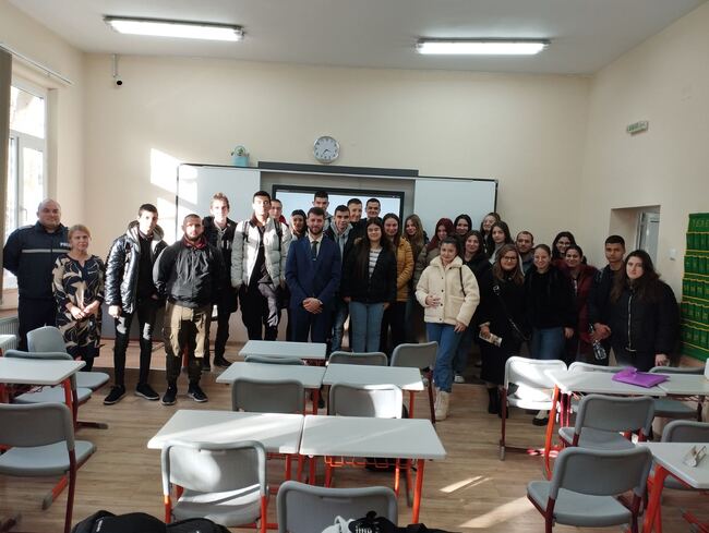 АП Варна: Прокуратурата в Добрич реализира още пет срещи с ученици от града заедно с представител на ОД на МВР по темата за въздействието на алкохола и наркотиците при управлението на МПС 