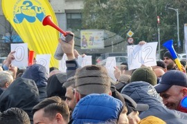 Румъния - служители на метрото - протест