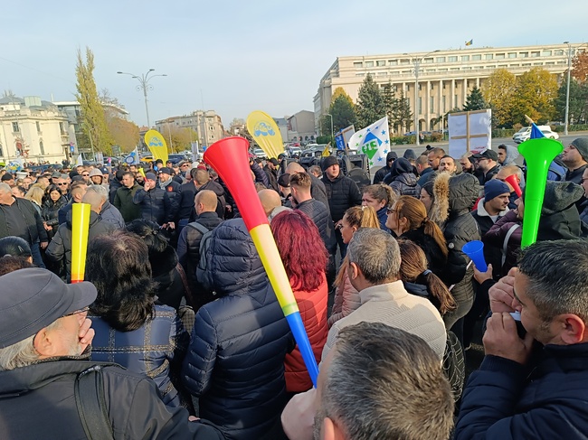 Протестите в Румъния се разрастват: полицаи, здравни служители, съдебни секретари и статистици поискаха по-високи заплати