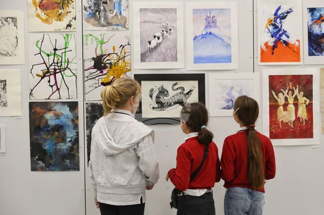  Бургас - "Цветни срещи" - международна художествена изложба