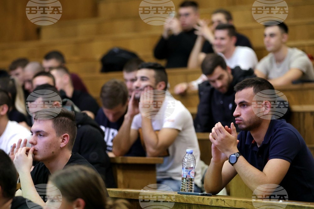 Футболни съдии - студенти - среща