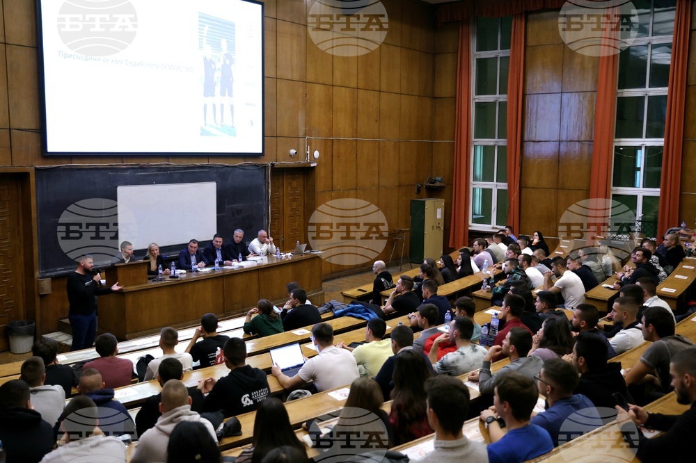 Футболни съдии - студенти - среща