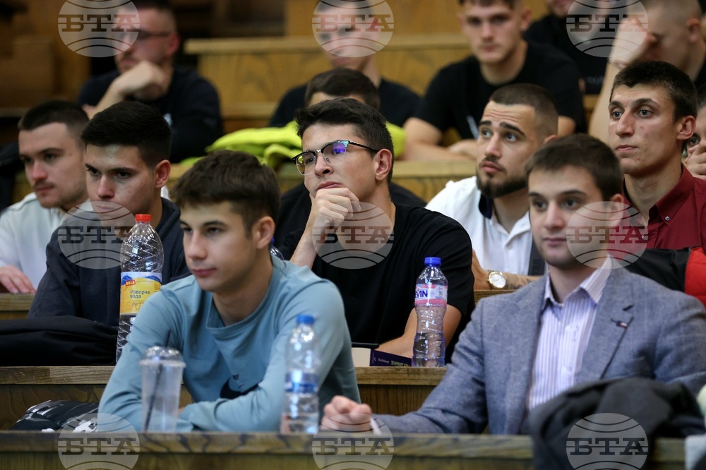 Футболни съдии - студенти - среща