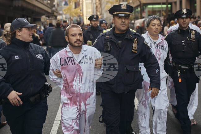 Пропалестински протест пресече парада в Ню Йорк за Деня на благодарността