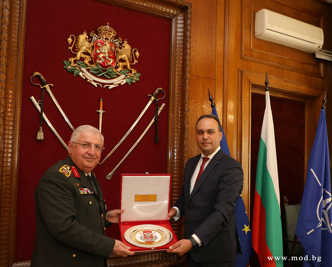 Проведоха се срещи на политическото и военното ръководство на Министерството на отбраната с началника на Генералния щаб на Въоръжените сили на Република Турция армейски генерал Яшар Гюлер