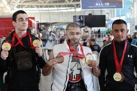 Щангисти - посрещане