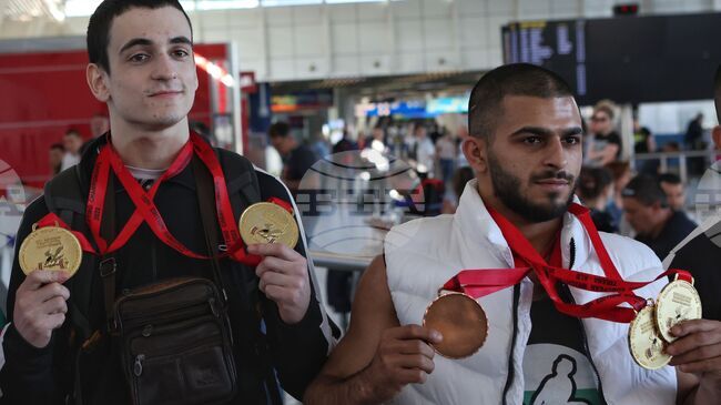 Шампионът Ангел Русев и вицешампионът Иван Димов се прибират от европейското първенство по вдигане на тежести в сряда