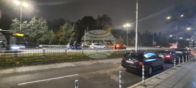 Катастрофа затруднява движението по бул. „Цариградско шосе“ в София в посока центъра
