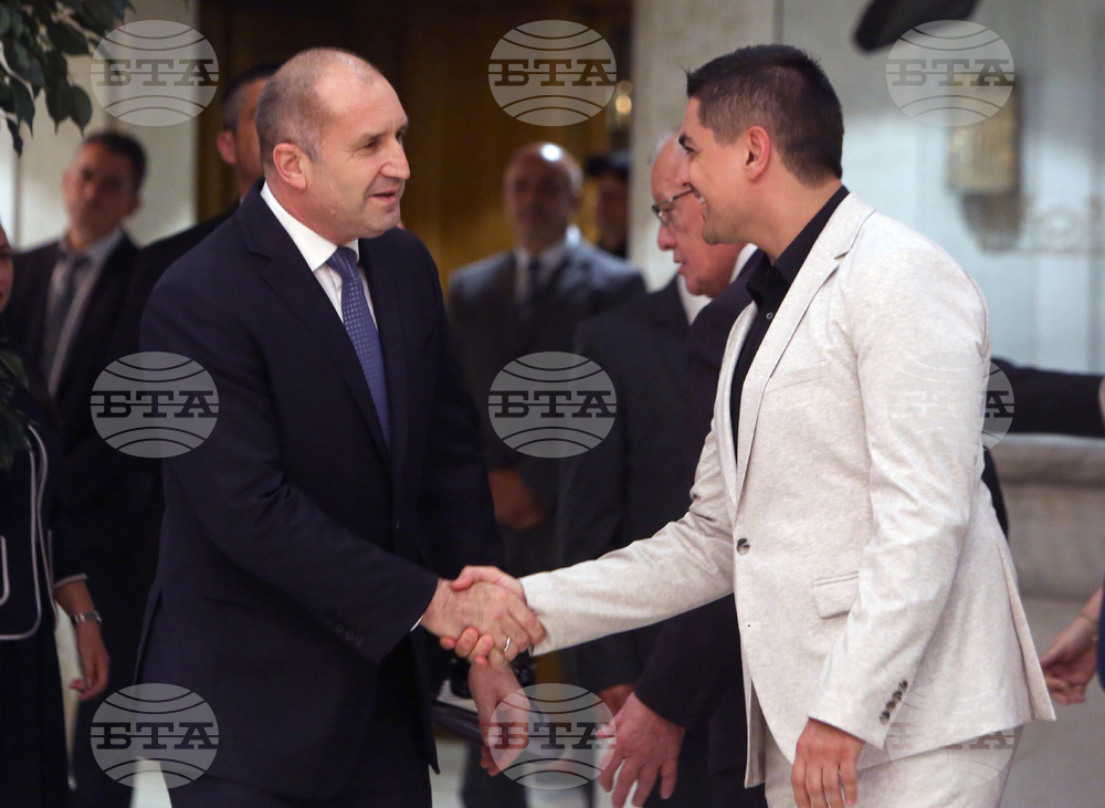 Президент - младежи в неравностойно положение - традиционен абитуриентски бал