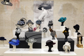 Шапката - изложба