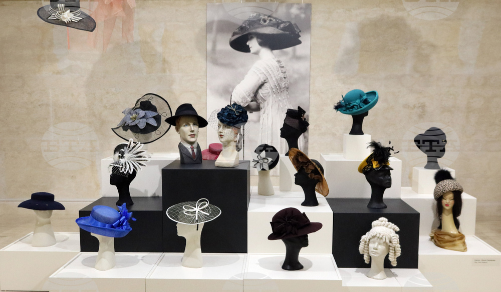 Шапката - изложба