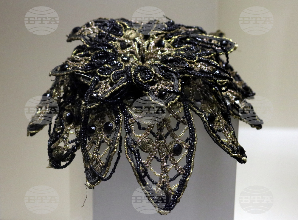 Шапката - изложба