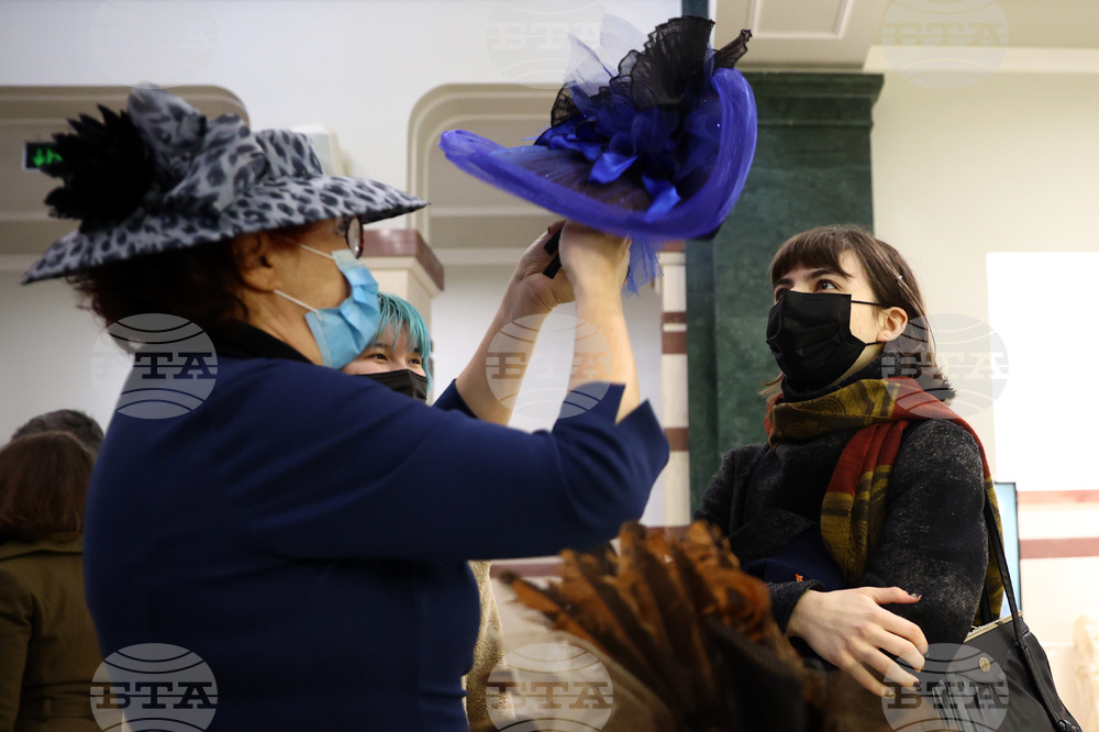 Шапката - изложба