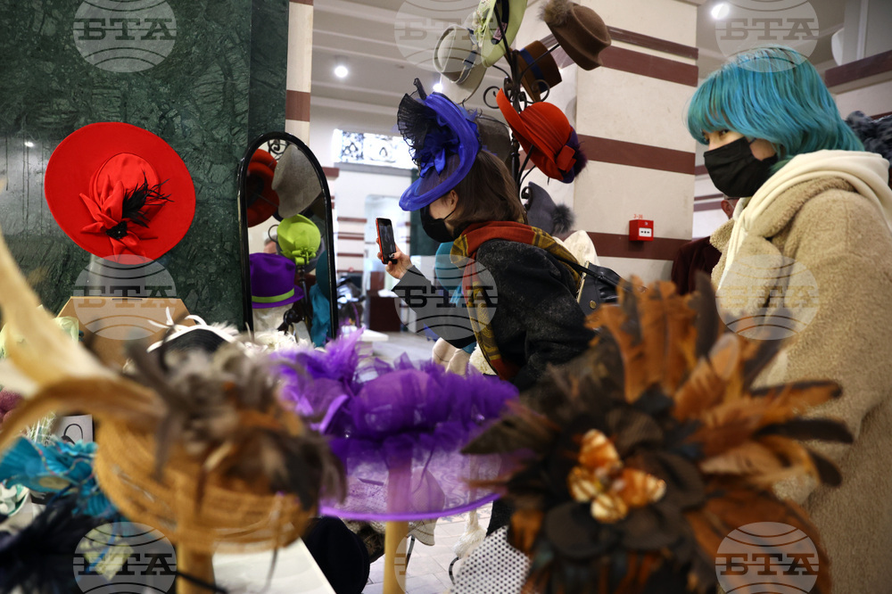 Шапката - изложба