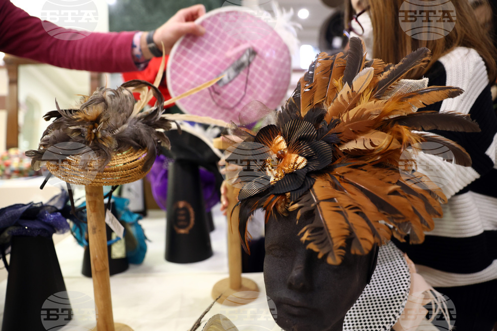 Шапката - изложба