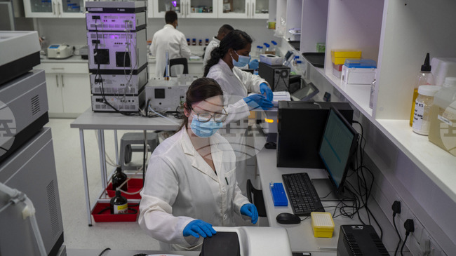 Джи Ес Кей придобива канадската биотехнологична компания „35Фарма“ за 950 милиона долара